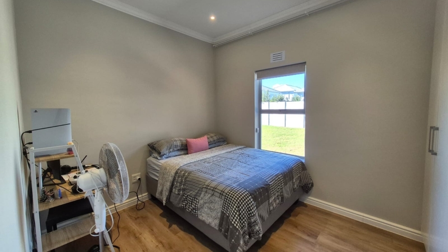 To Let 4 Bedroom Property for Rent in Sunningdale Western Cape